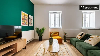 Living room; wood floor, natural light, modern style