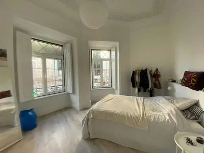 Schlafzimmer; tageslicht, holzboden