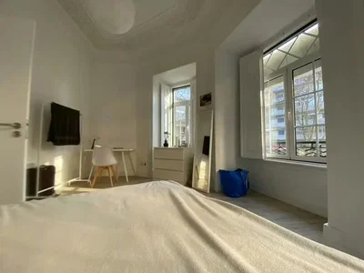 Schlafzimmer; tageslicht, holzboden