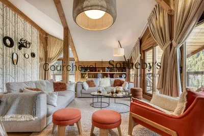 Soggiorno; luce naturale, stile rustico, travi in legno, ristrutturato