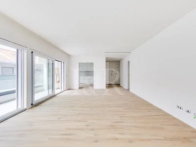 Wohnzimmer; holzboden, tageslicht
