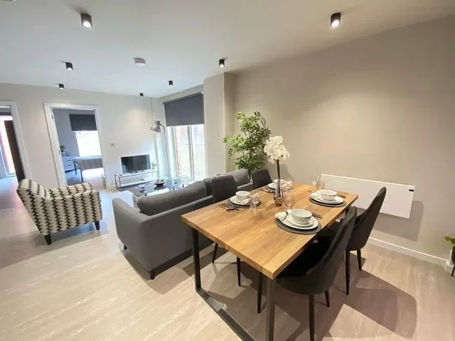 Salon; parquet, lumière naturelle, style moderne