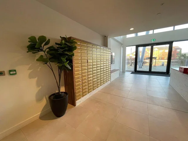 Autre; carrelage, lumière naturelle