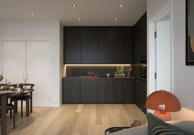 Küche; küchengeräte, holzboden, tageslicht, moderner stil