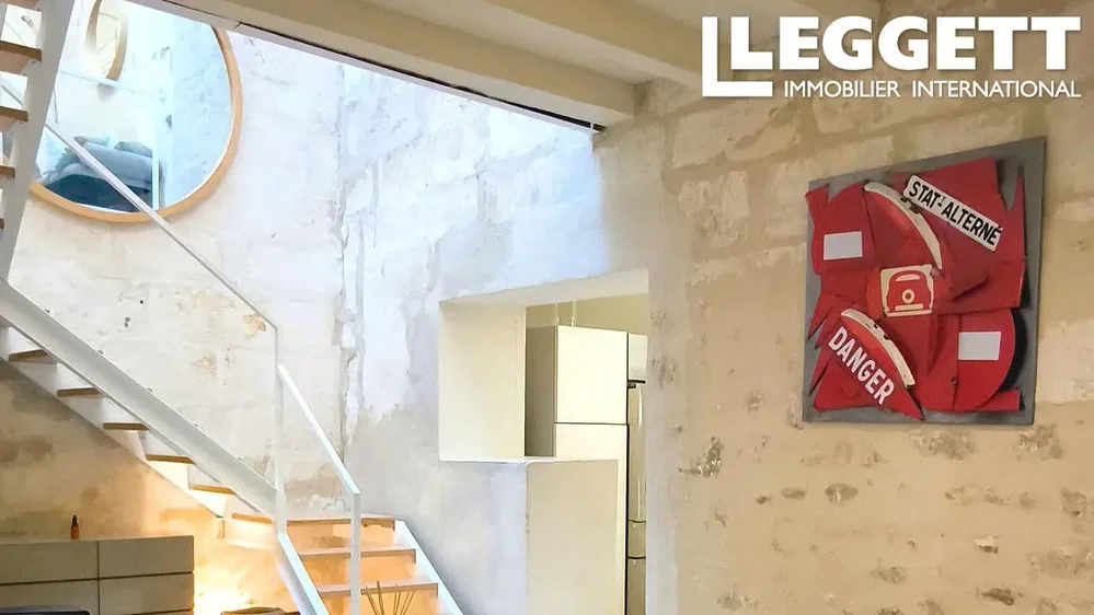 Otro; techos altos, necesita renovación, luz natural