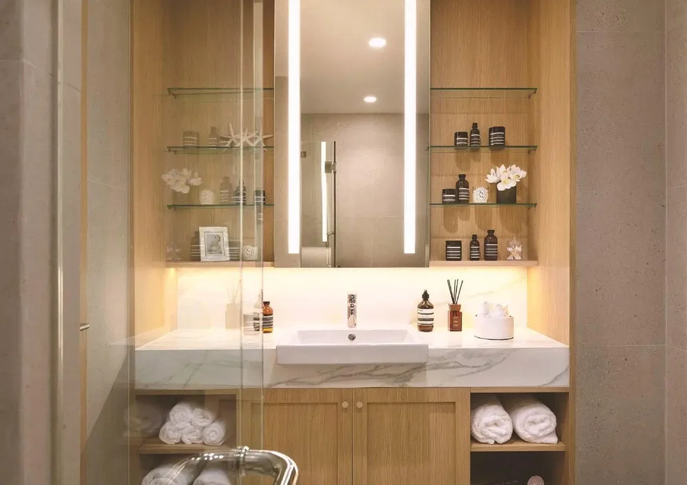 Banyo; tadilatlı, doğal ışık