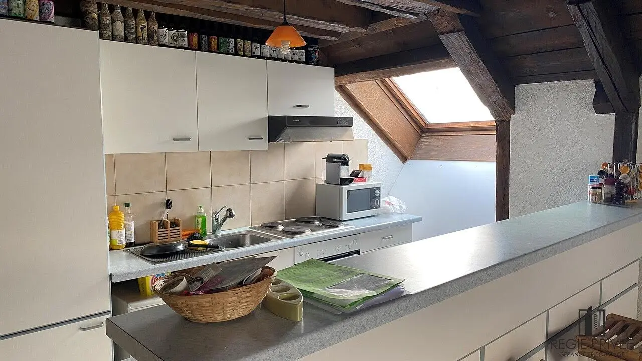 Küche; küchengeräte, holzbalken, tageslicht