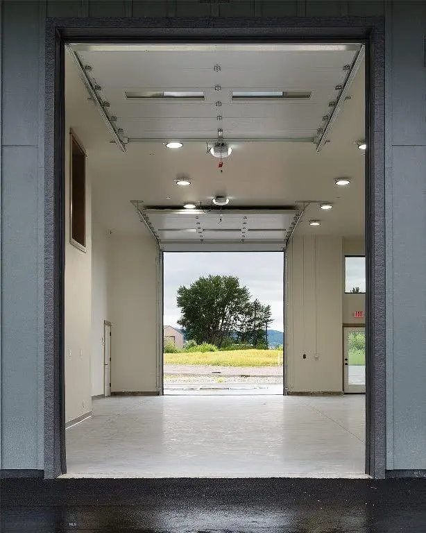 Altro; luce naturale, pavimento in piastrelle