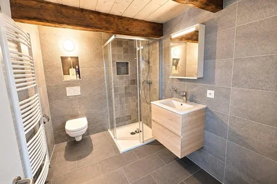 Badezimmer; fliesenboden, renoviert, tageslicht
