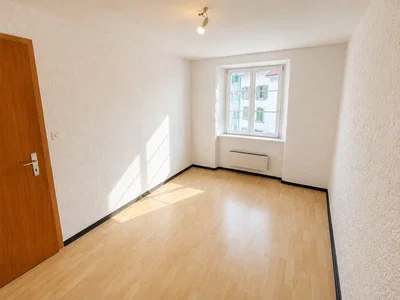 Schlafzimmer; holzboden, tageslicht