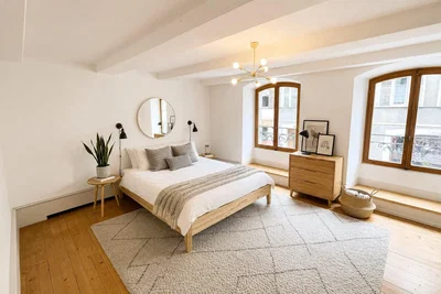 Schlafzimmer; holzboden, tageslicht
