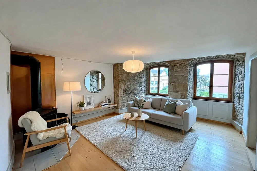 Wohnzimmer; tageslicht, holzboden