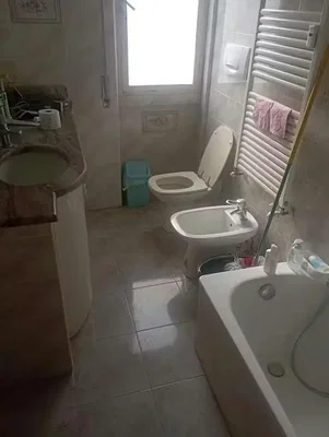 Toilette; fliesenboden