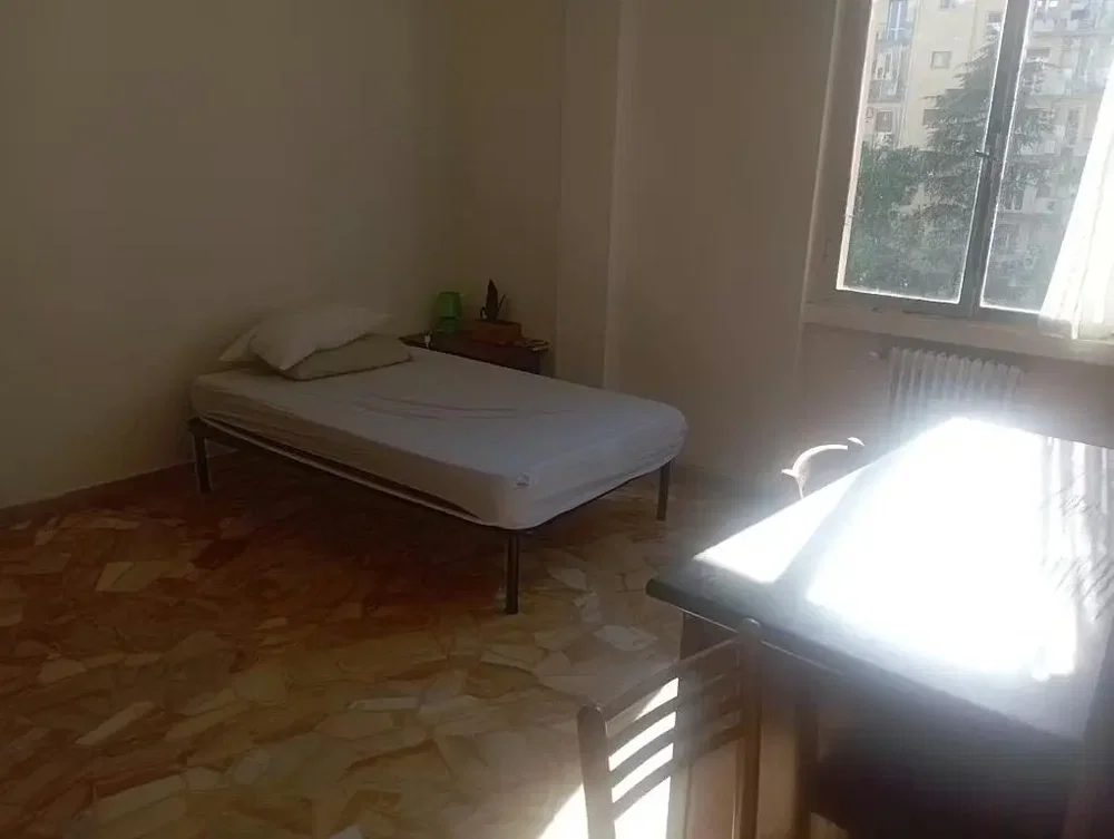 Schlafzimmer; tageslicht, fliesenboden
