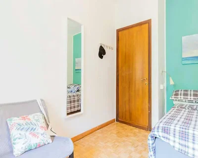 Schlafzimmer; tageslicht, holzboden