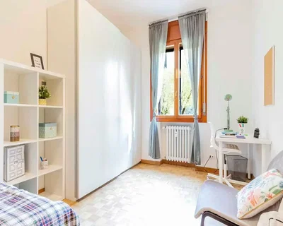 Schlafzimmer; tageslicht, holzboden