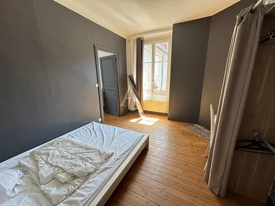 Chambre; parquet, lumière naturelle