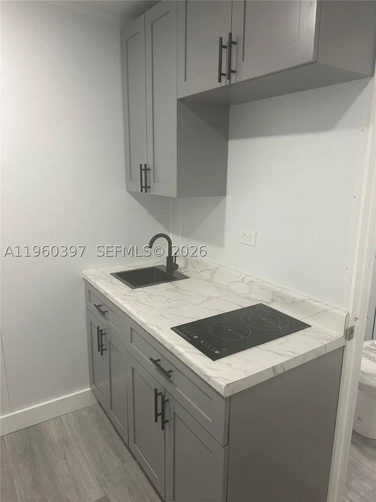 Cuisine; électroménager, carrelage