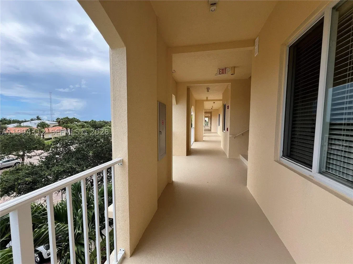Balkon; výhled, přirozené světlo