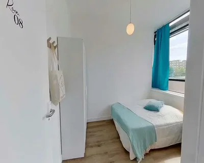 Spavaća soba; prirodno svjetlo, drveni pod