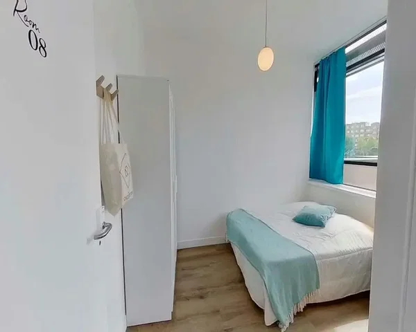 Schlafzimmer; tageslicht, holzboden