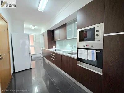 Кухиња; кухињски апарати, плочице, природно светло