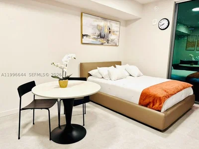 Chambre; style moderne, lumière naturelle, carrelage