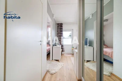 Habitación infantil; suelo de madera, luz natural