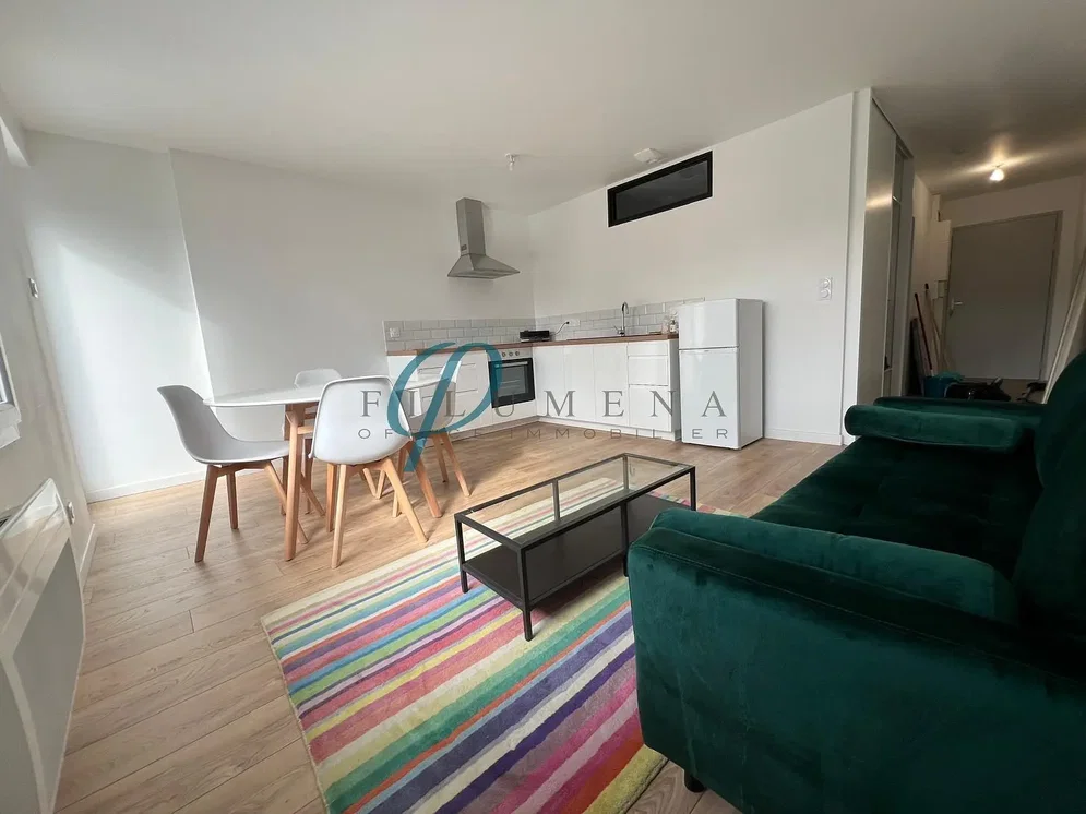 Living room; wood floor, natural light, modern style