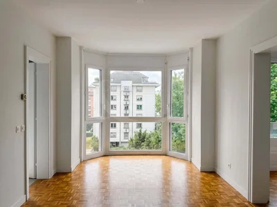 Soggiorno; pavimento in legno, luce naturale, vista