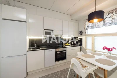Cucina; elettrodomestici, luce naturale, stile moderno