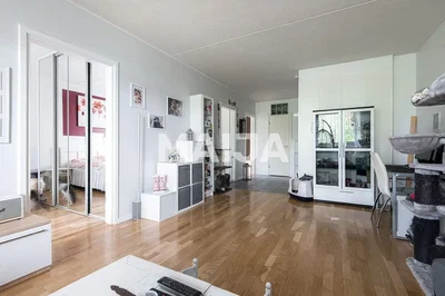 Obývací pokoj; dřevěná podlaha, přirozené světlo