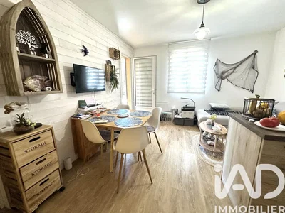 Esszimmer; tageslicht, holzboden, rustikaler stil