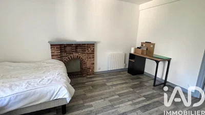 Schlafzimmer; kamin, holzboden