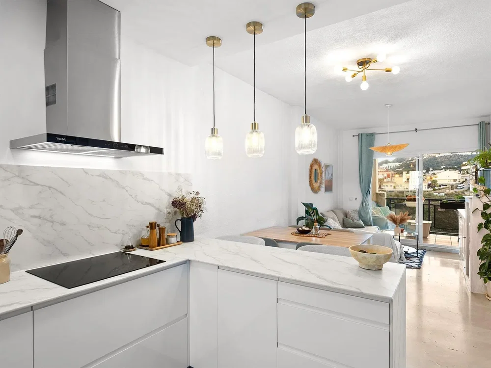 Kitchen; kitchen appliances, natural light, modern style