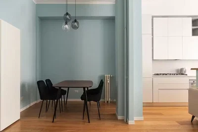 Küche; küchengeräte, holzboden, tageslicht