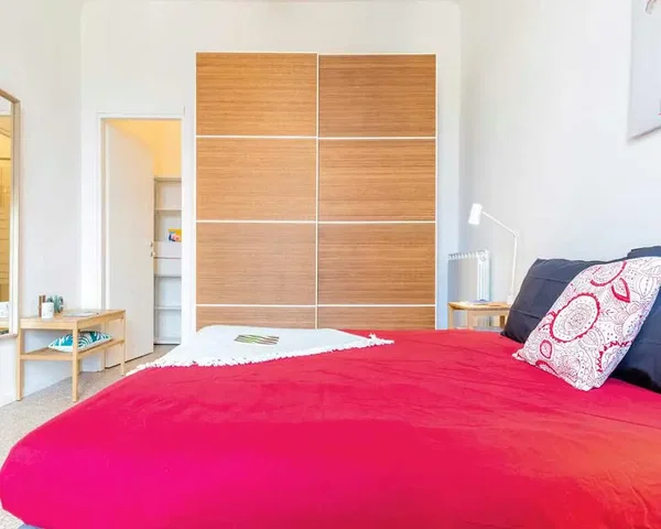 Schlafzimmer; tageslicht, holzboden
