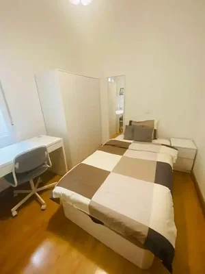 Chambre; parquet, lumière naturelle