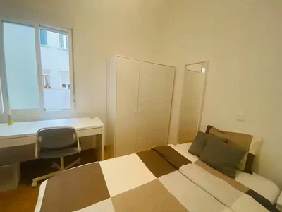 Chambre; lumière naturelle, parquet