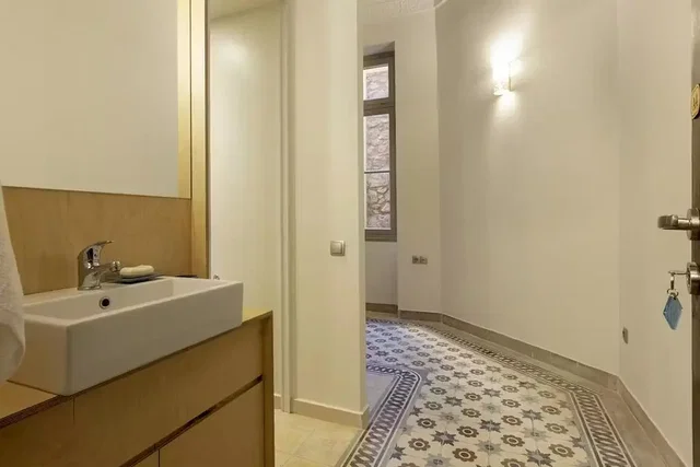 Bathroom; tile floor, natural light
