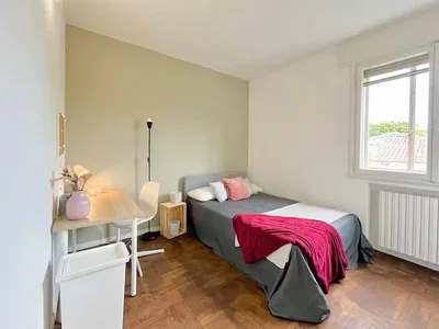 Chambre; parquet, lumière naturelle