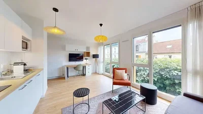 Wohnzimmer; tageslicht, moderner stil, holzboden