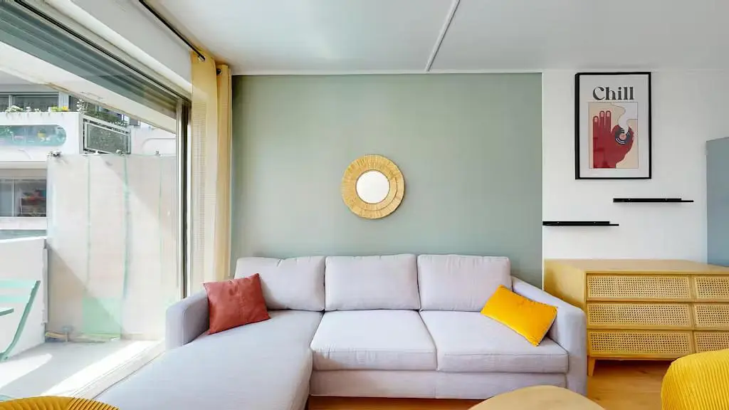 Oturma odası; doğal ışık, modern stil