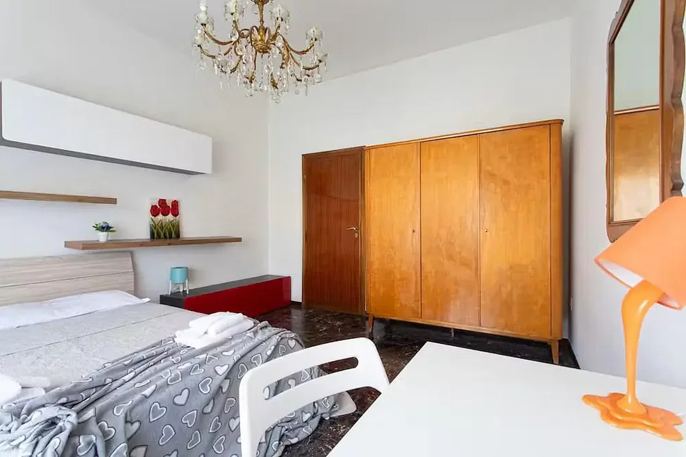 Chambre; lumière naturelle, parquet