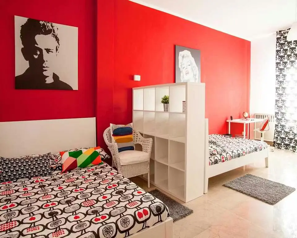 Yatak odası; doğal ışık, modern stil