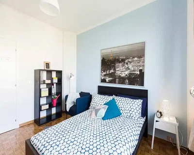 Camera da letto; luce naturale, pavimento in legno