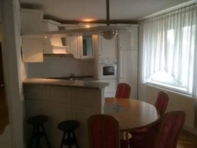 Küche; küchengeräte, holzboden, tageslicht