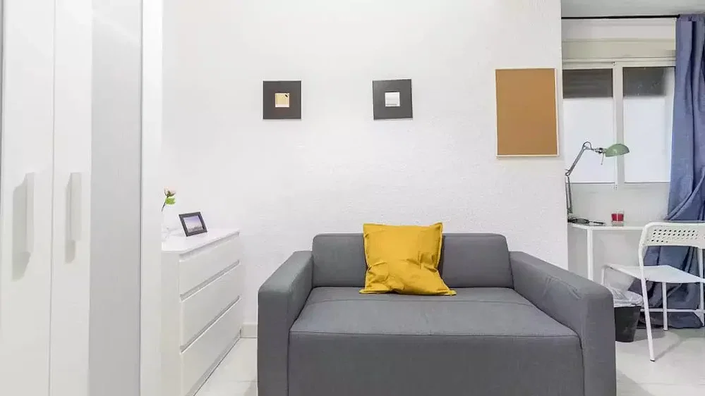 Oturma odası; doğal ışık, modern stil