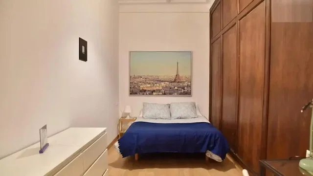 Υπνοδωμάτιο; ξύλινο πάτωμα, φυσικό φως