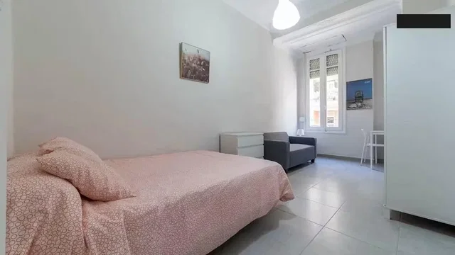 Υπνοδωμάτιο; φυσικό φως, πλακάκια